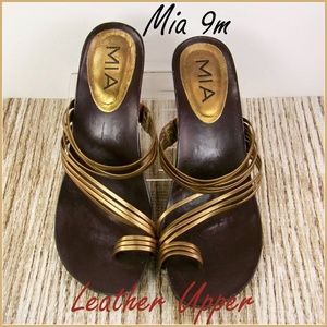 9M MIA Sandals Metallic Gold Brown Leather Upper